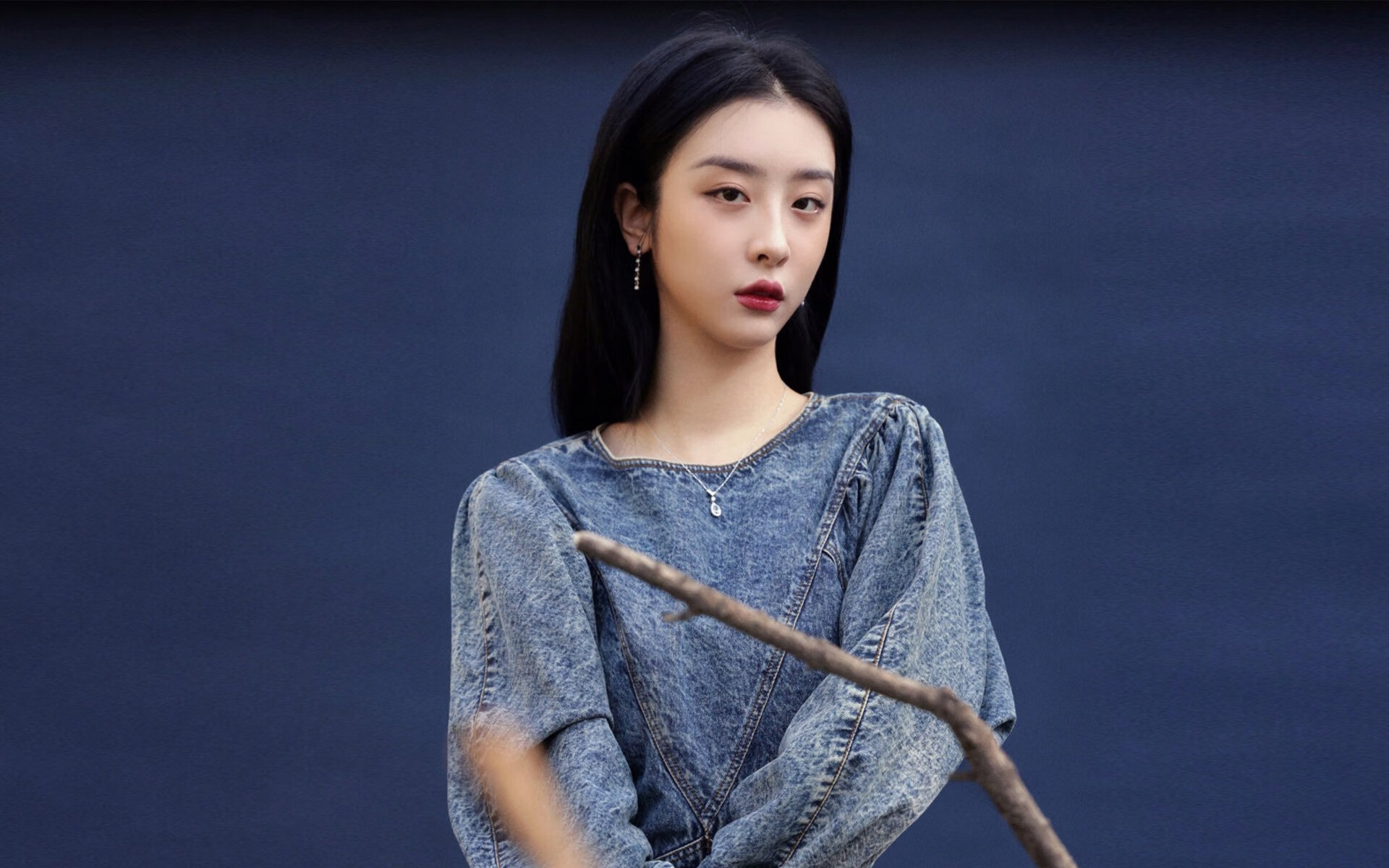 “2025世界运动会：高新体育中心健力赛场，选手挑战世界纪录”