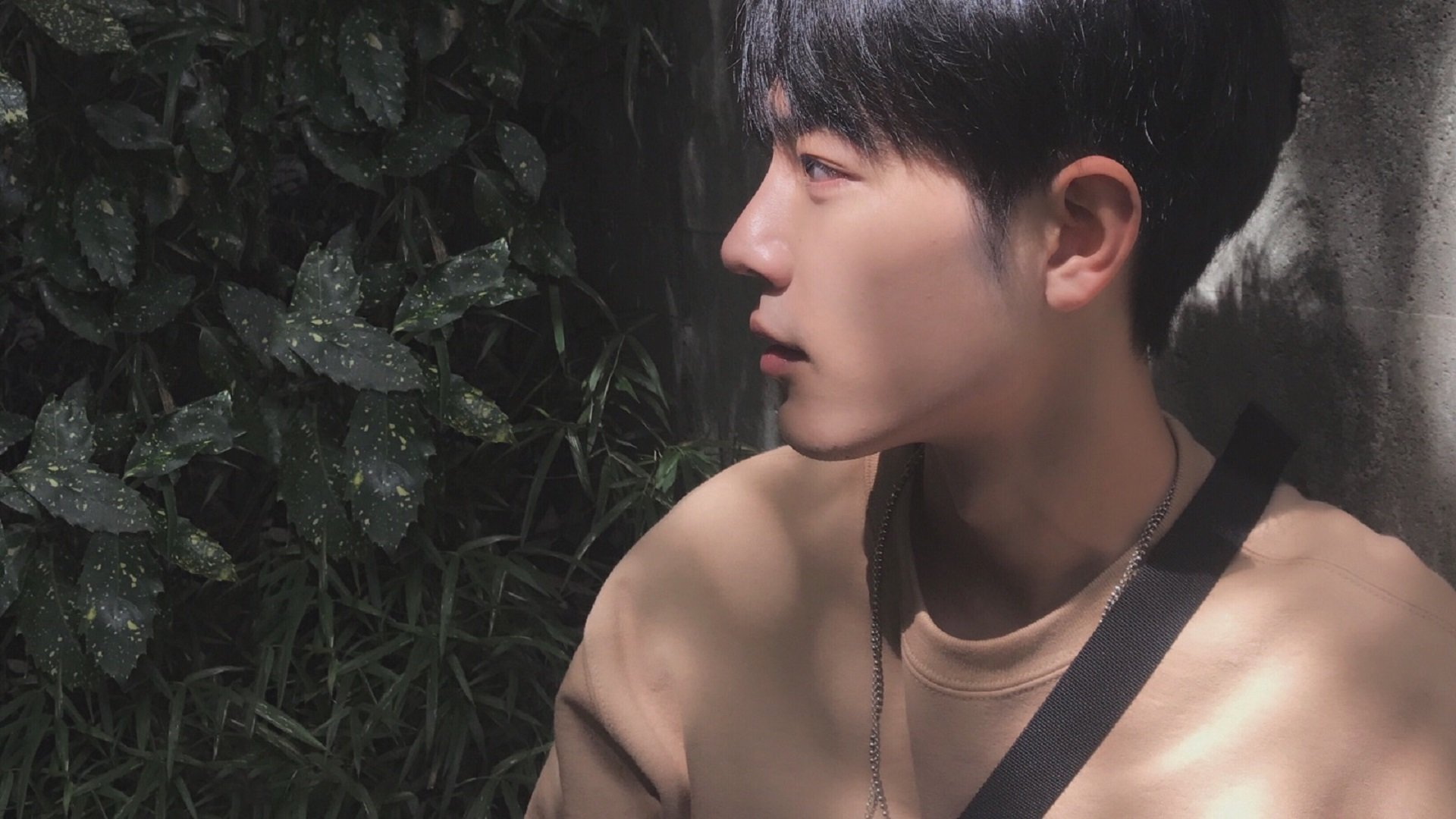 勇士后卫完成绝杀后队友热情拥抱,勇士组织后卫