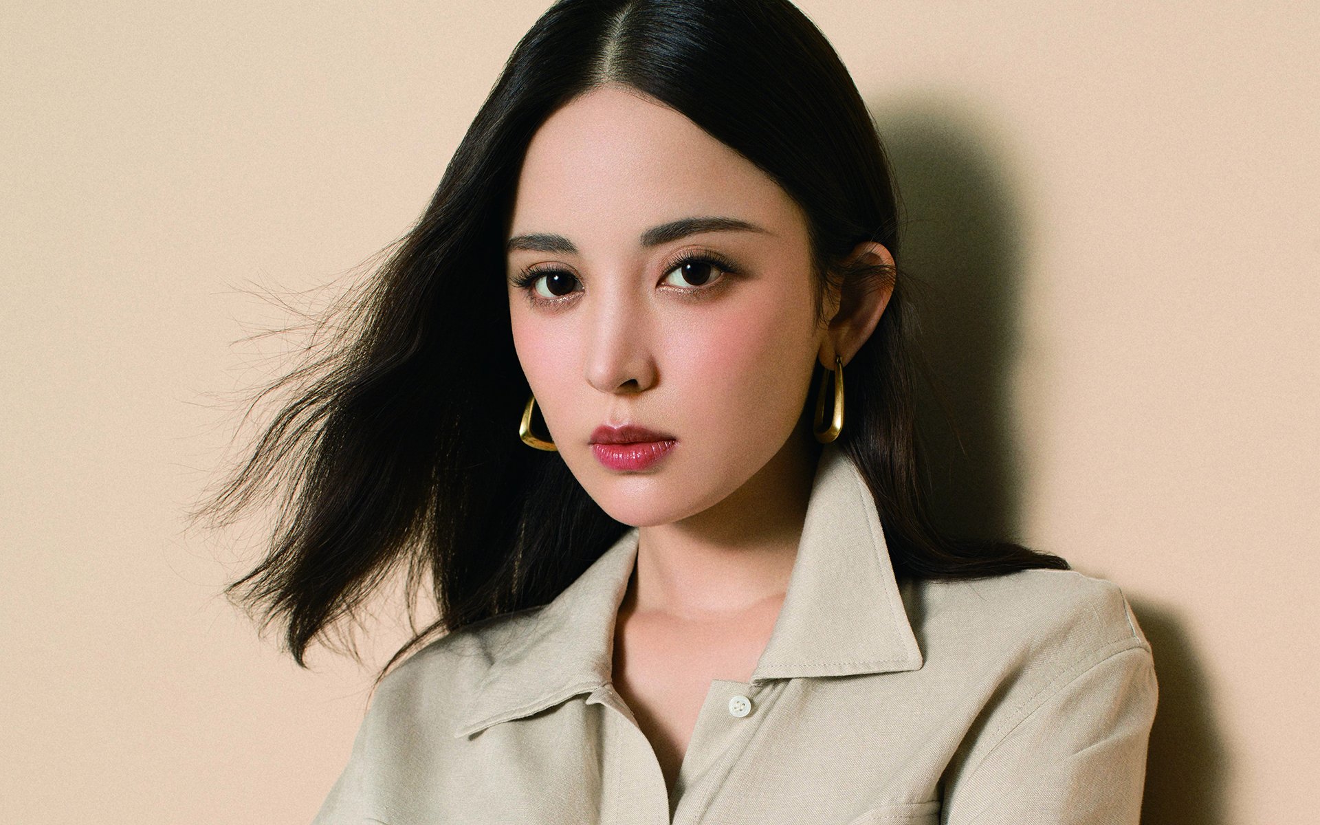 朱婷送球衣签名支持乡村体育活动,朱婷球迷